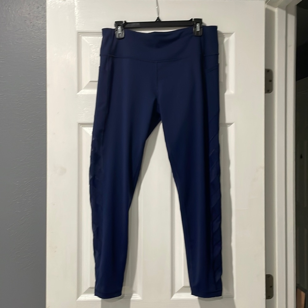Victoria’s Secret SPORT Knockout leggings.